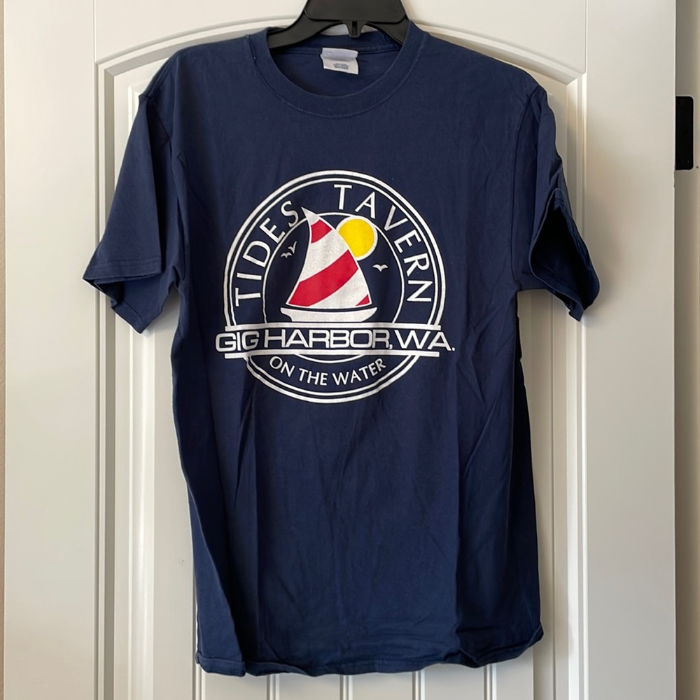 Tides Tavern T-shirt. Medium.